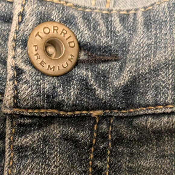 Divided Premium Jeans Womens 22P Mid Wash 5 Pocket Pullon Denim - Picture 2 of 8